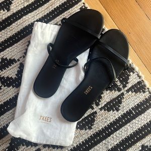 TKEES with bag black size 9